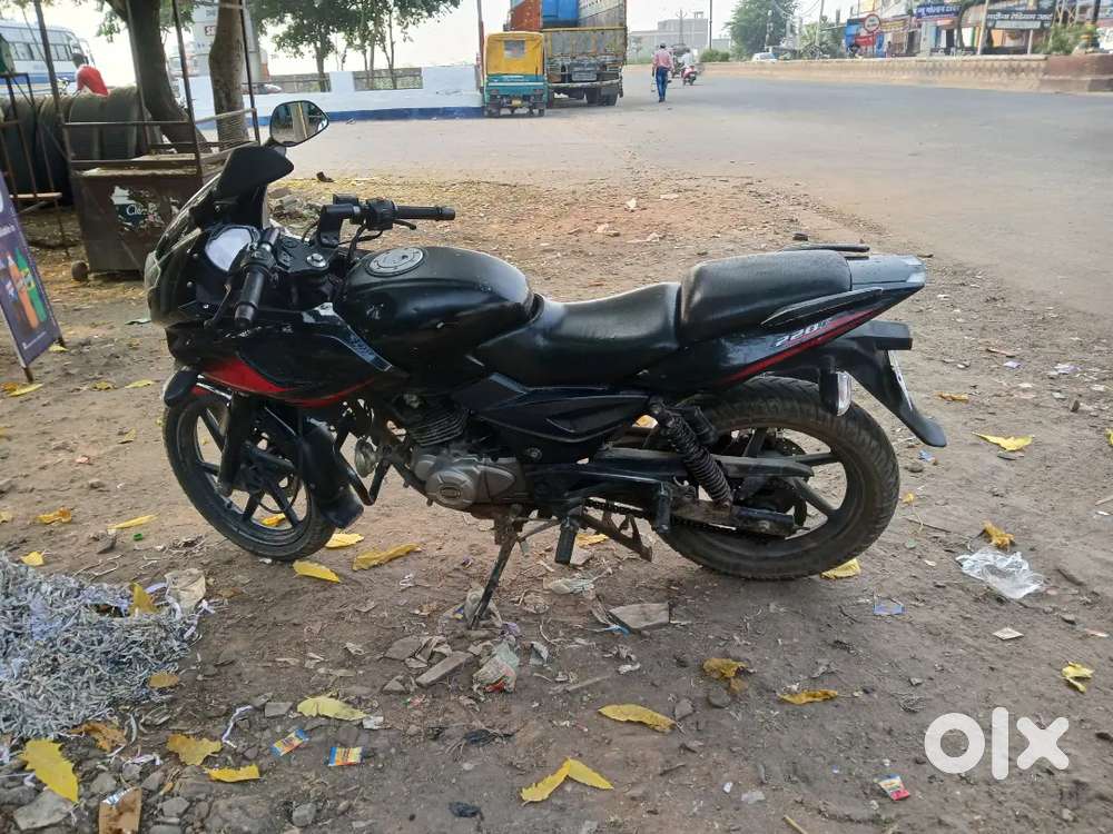 Pulsar 220
