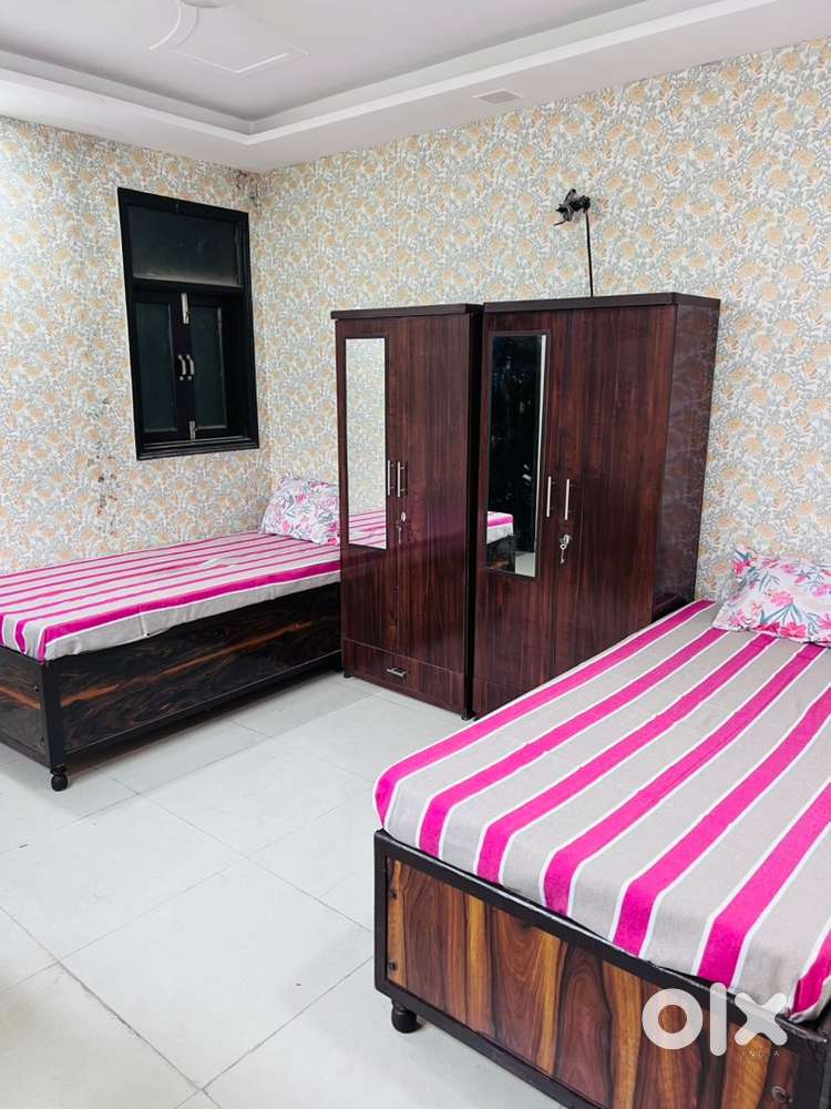 Fully furnished/home-made food/AC room/fully automatic washing machine