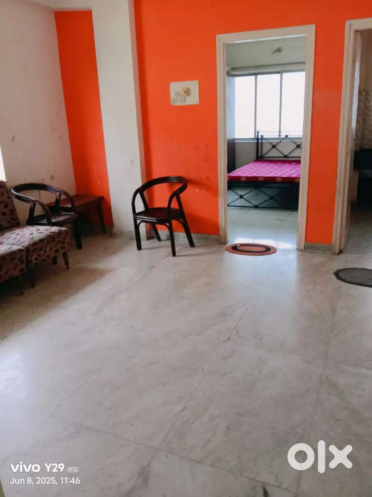 2bhk flat sale in picnic garden. Loanable