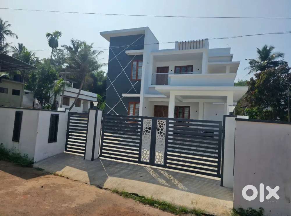 4 BHK PREMIUM LUXURY HOUSE - KAKKAD RD - ARAYALTHARA - 1.25 CR
