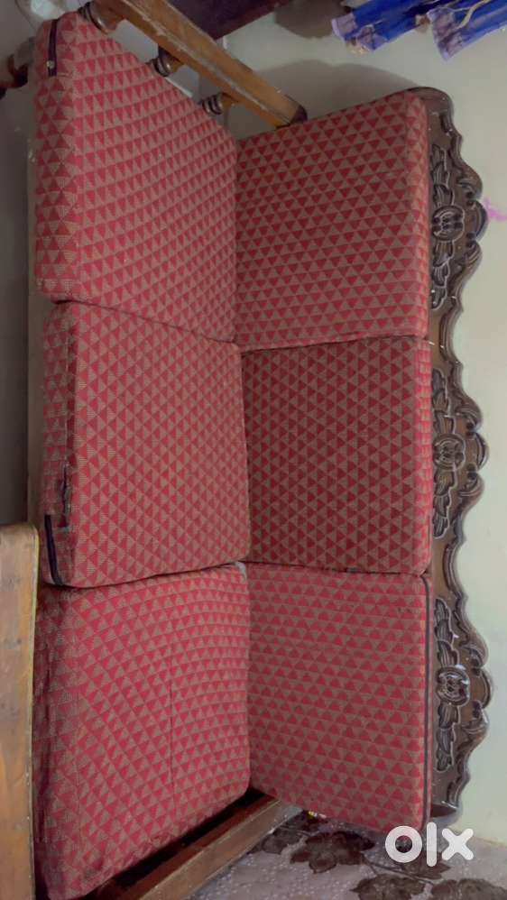 5-Seater Wooden Sofa Set with Cushions – Good Condition