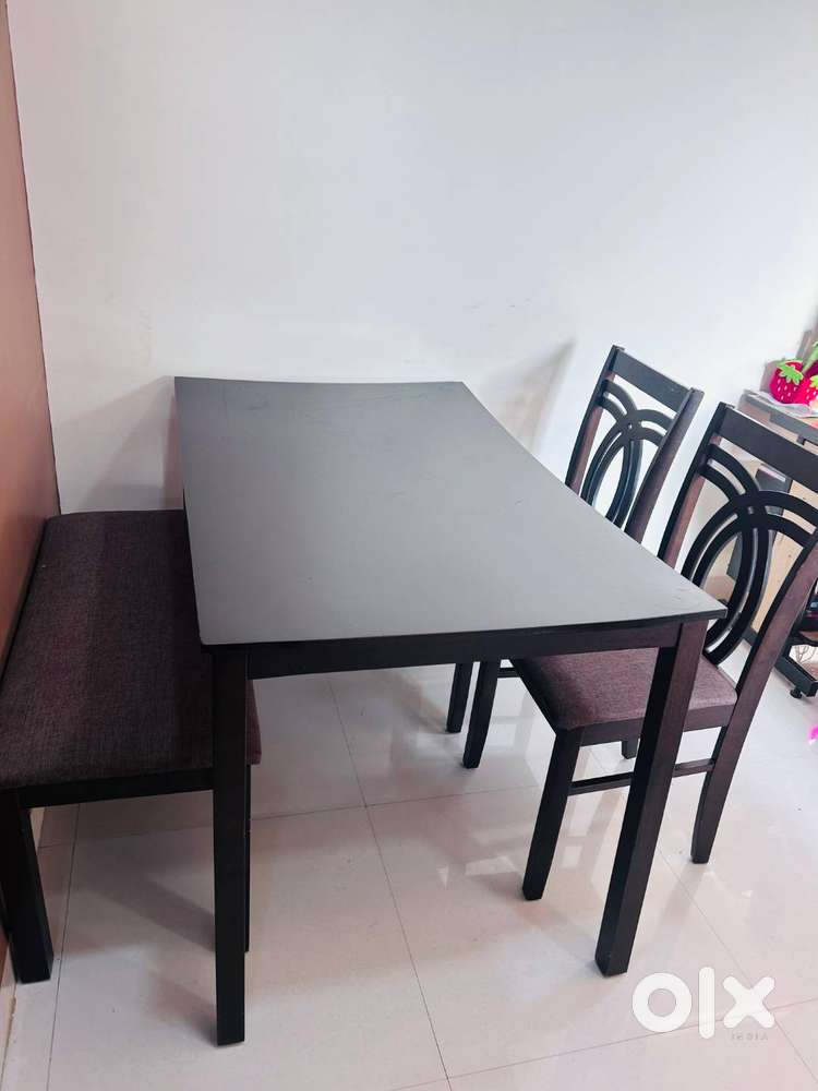 4-Seater Dinning Table with 2 Chairs & Bench – Excellent Condition!