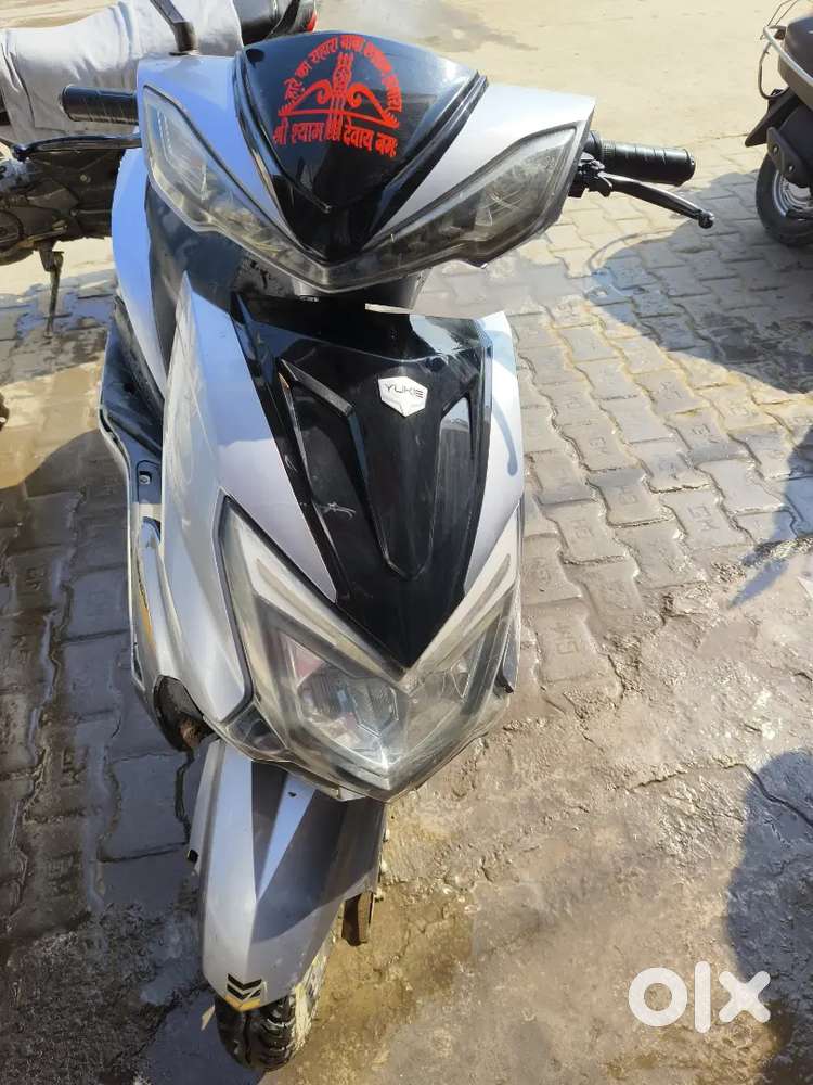 Yukie Shiga 5 battery electric scooty