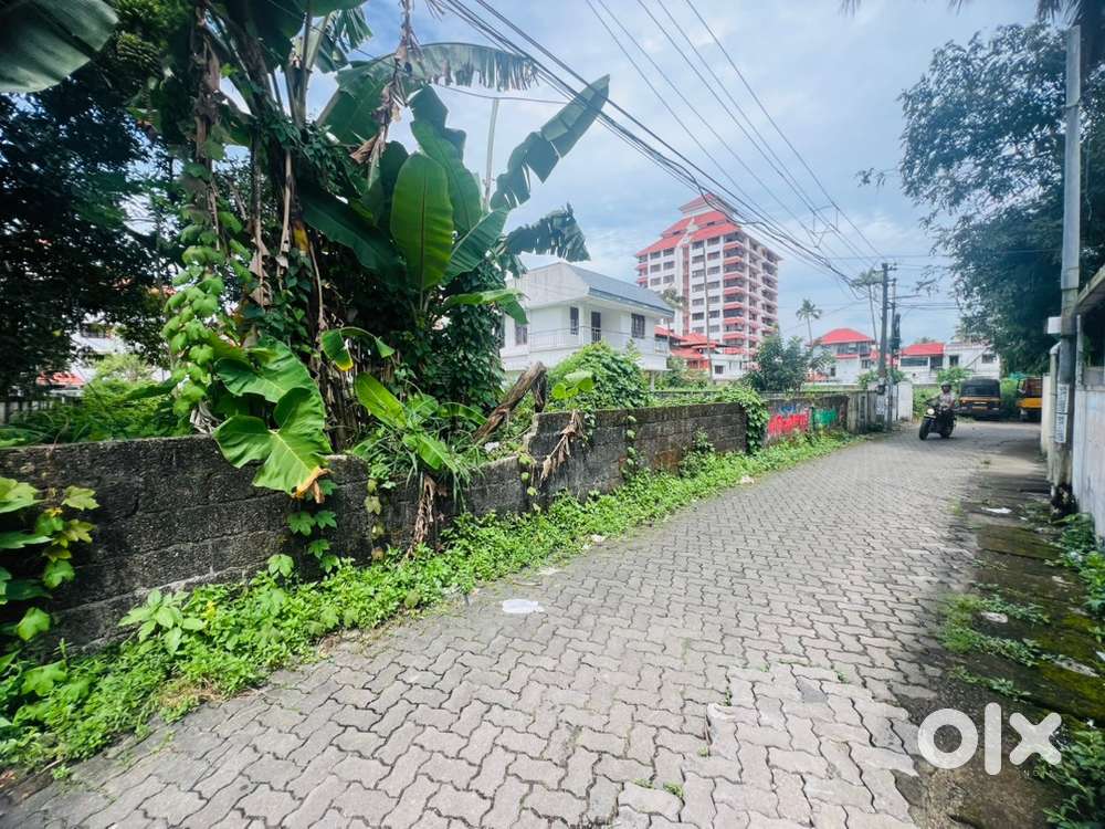 എറണാകുളം വെണ്ണല road 8.5cent plot cent 15.25lakh