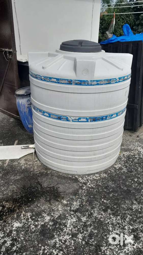 1000L Overhead Water Tank - Excellent Condition!