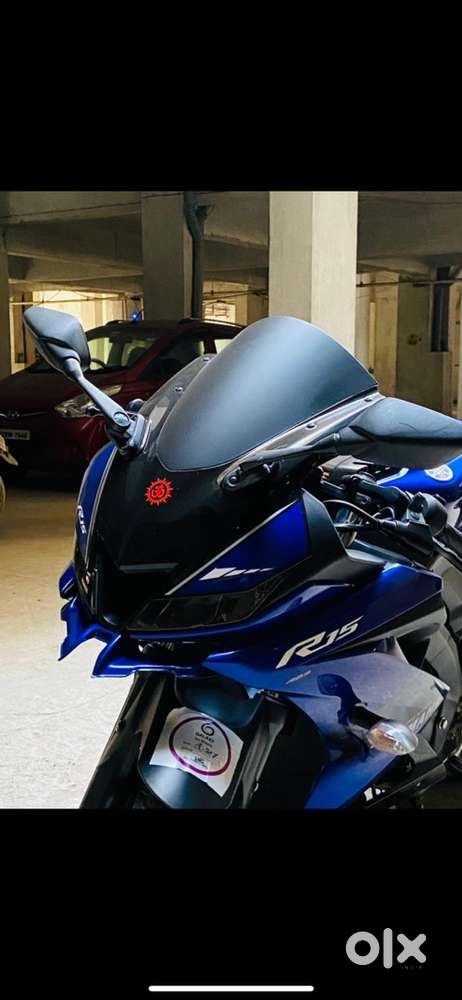 155 cc Liquid cooled Engine, Dual channel ABS, Slipper Clutch, Sporty