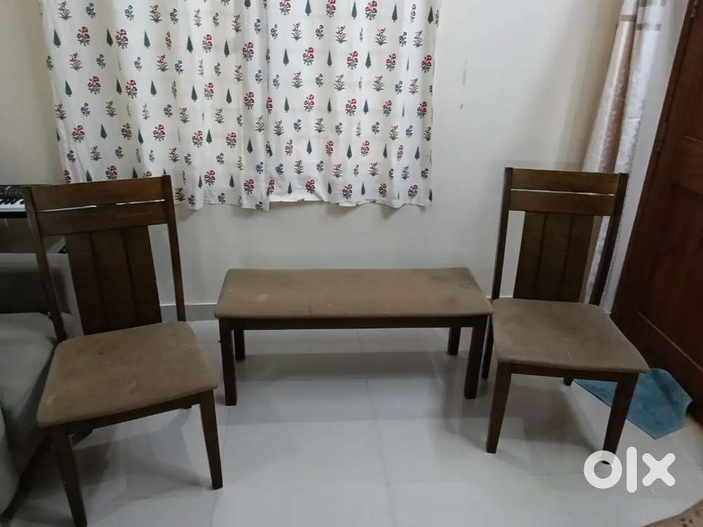 Bench of dinning table and 2 dinning table chair all in good condition