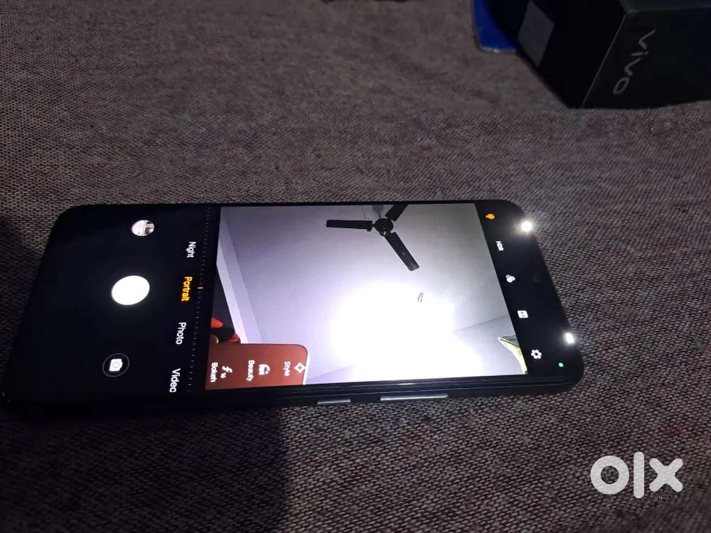 VIVO V21 5G  8+3 GB RAM / 128 GB