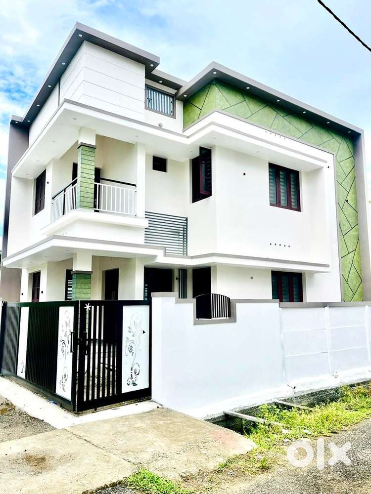 1300Sqft & 3BHK Beautiful villa for sale in paravur Peruvaram Area