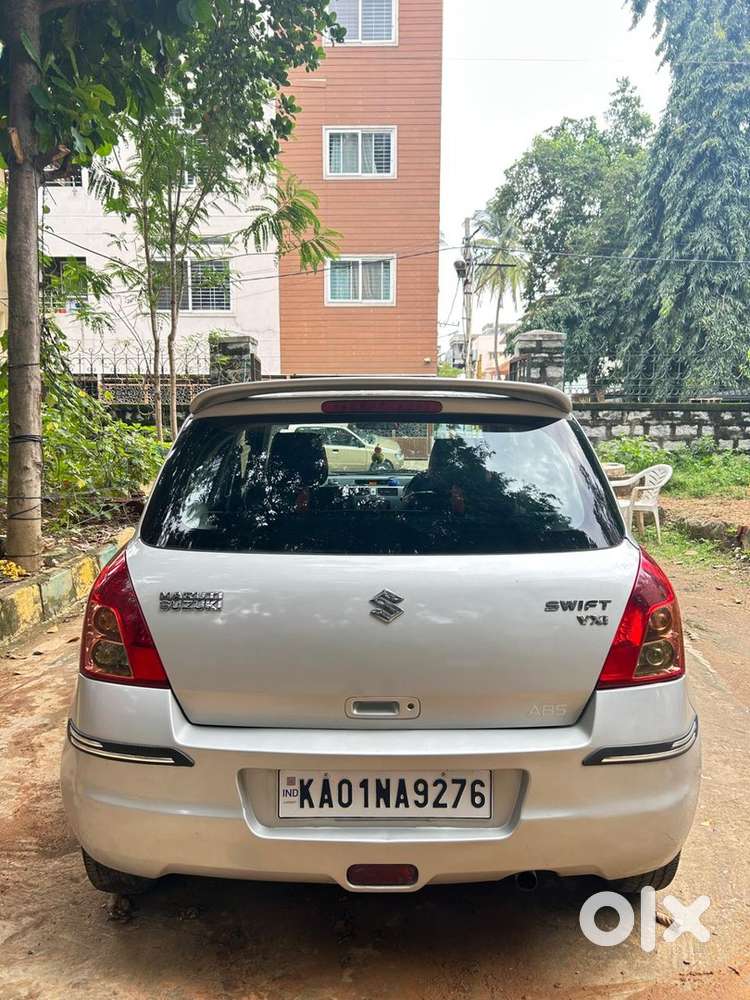Maruti Suzuki Swift 2011 Petrol Well Maintained ladies used