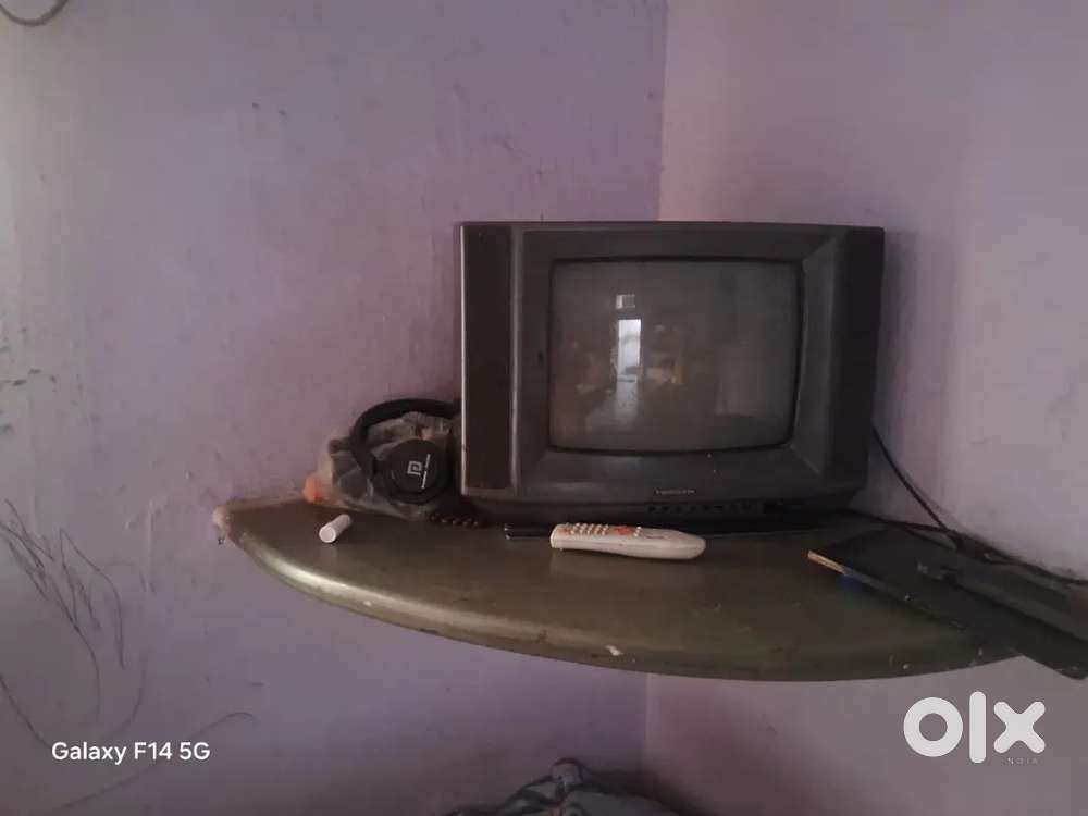 Classic CRT color TV Box - Perfect for Retro Gaming/Setup!