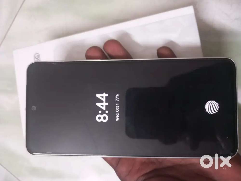 Vivo y400 white colour 8/256