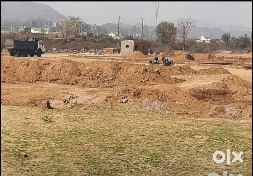 100% शुद्ध संपत्ति है। बाउंड्री देकर अपना जमीन लीजिए।