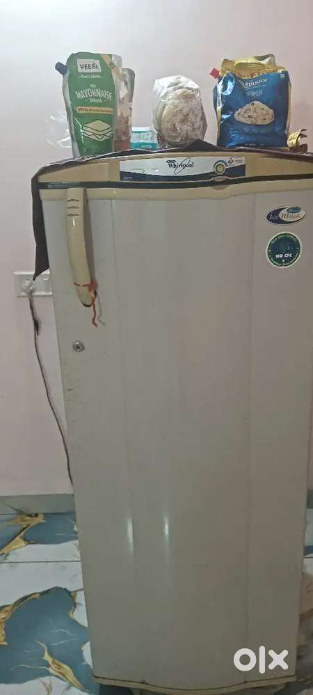 Whirlpool fridge 260 liter