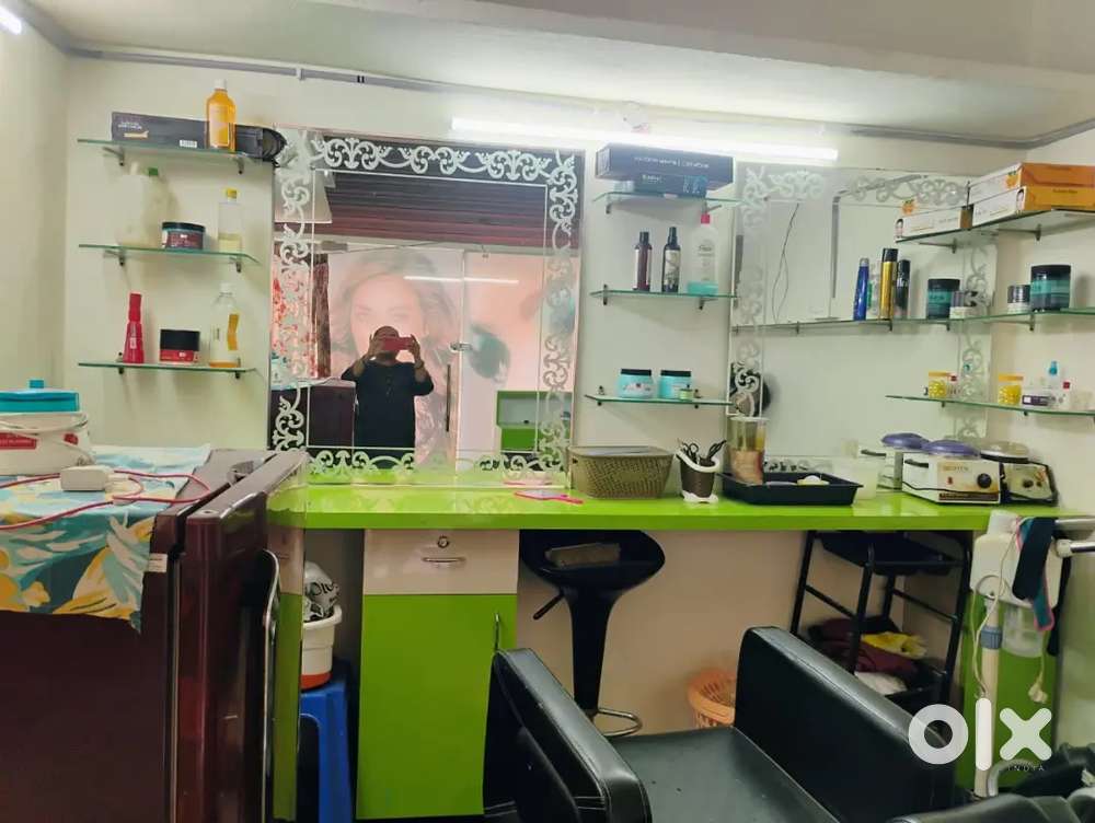 Ladies Beauty parlour for sale