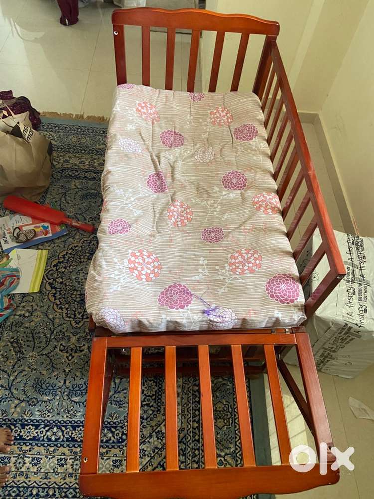 Baby crib cot