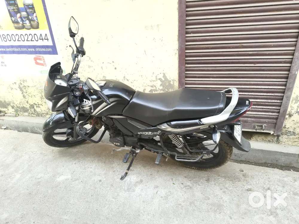 Single hand h ..First owner ,self start, Rear tyre abhi dalwaya h,