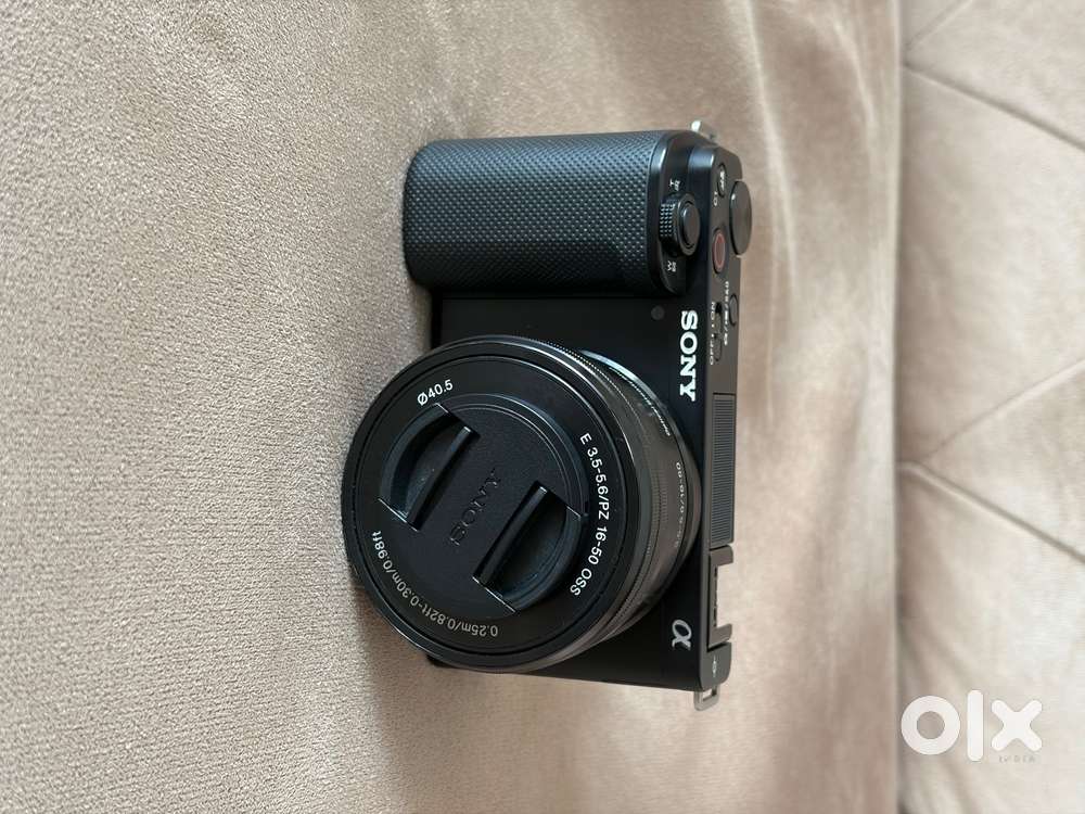 SONY ZV E10 (MINT CONDITION)