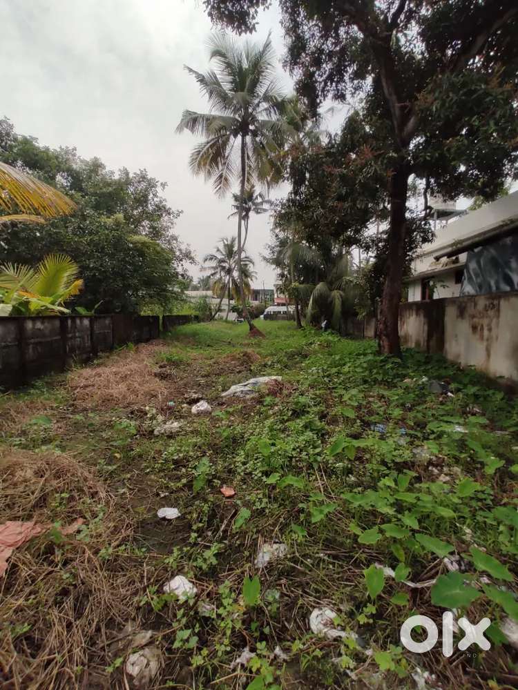 Plot for sale suitable for flats and vills