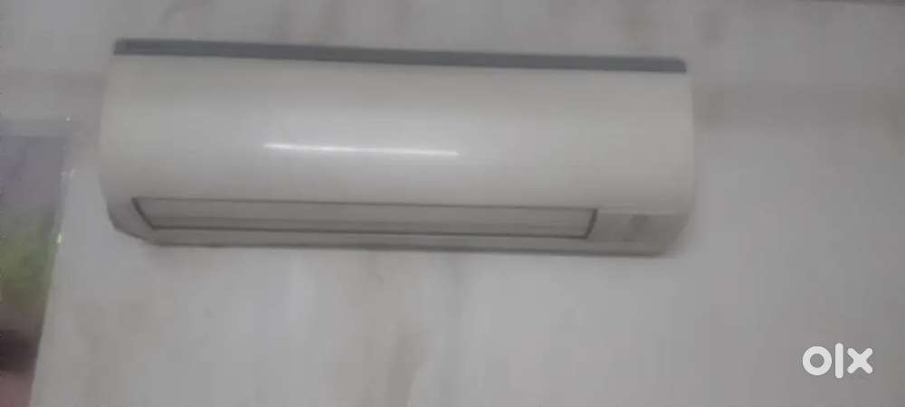 Daikin ac 1.5 full okay money need