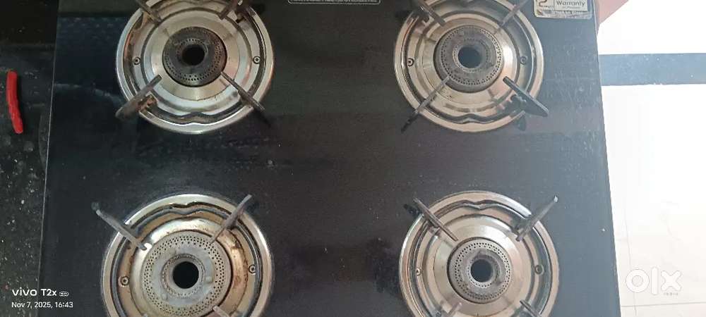 Branded gas stove working condition well maintained