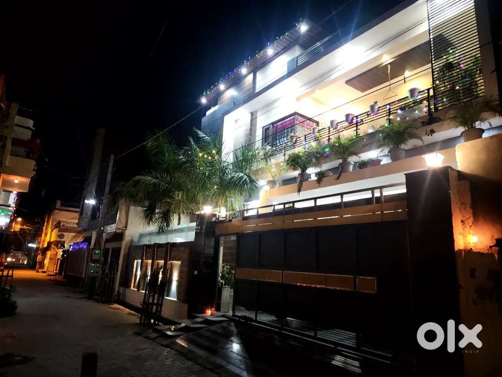 ਕਮਰਸੀਆਲ ਸੁਭਾਸ਼ ਕਲੋਨੀ ਵਿਚ ਘਰ / ਅੱਗੇ ਤਿੰਨ ਦੁਕਾਨਾਂ ਕੱਟੀਆਂ ਜਾ ਸਕਦੀਆਂ ਹਨ