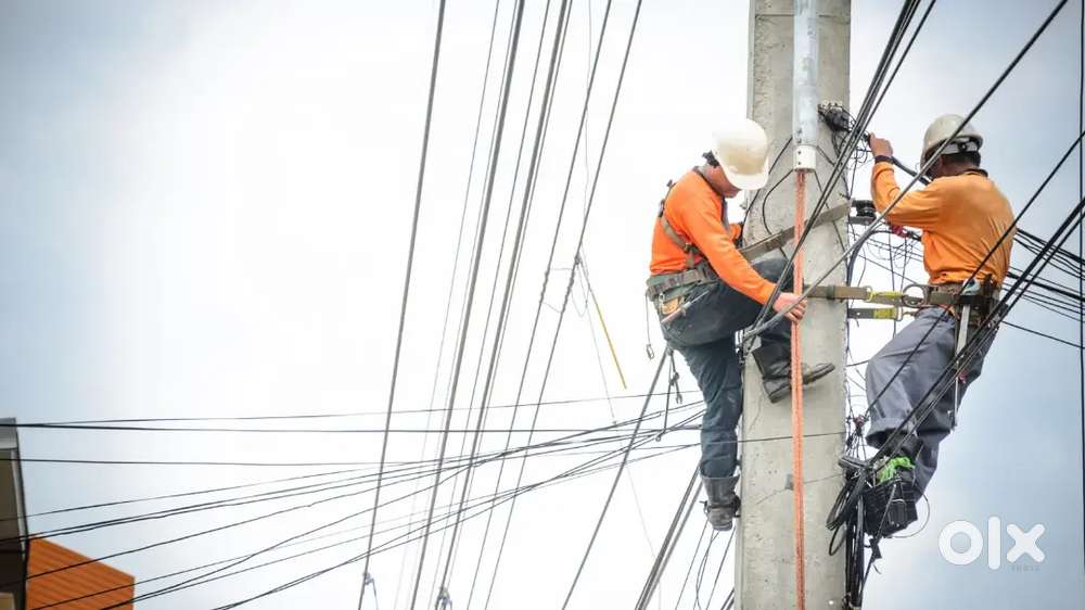 इलेक्ट्रिकल काम है खम्भा पर चढ़कर लाइट लगाना है