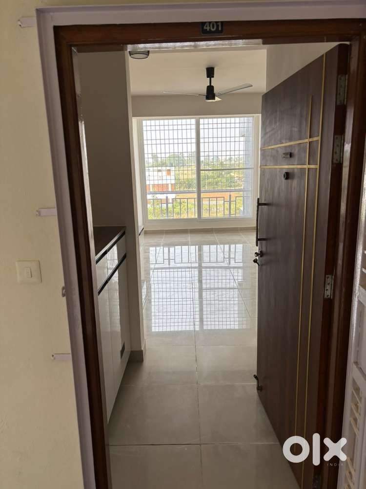 3 BHK Semi Furnished flat for rent