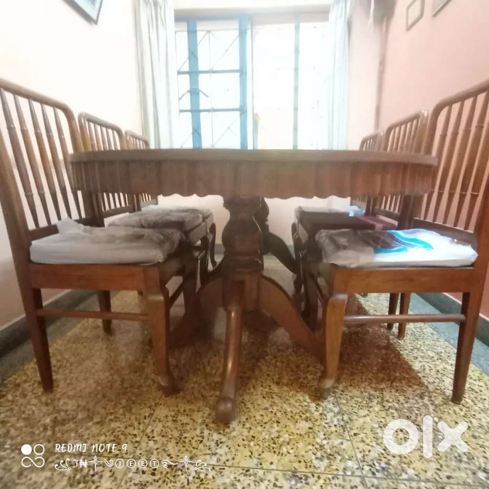 Dining table with 6 chairs