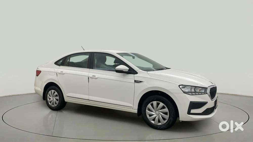 Skoda Slavia Active 1.0L TSI MT, 2023, Petrol