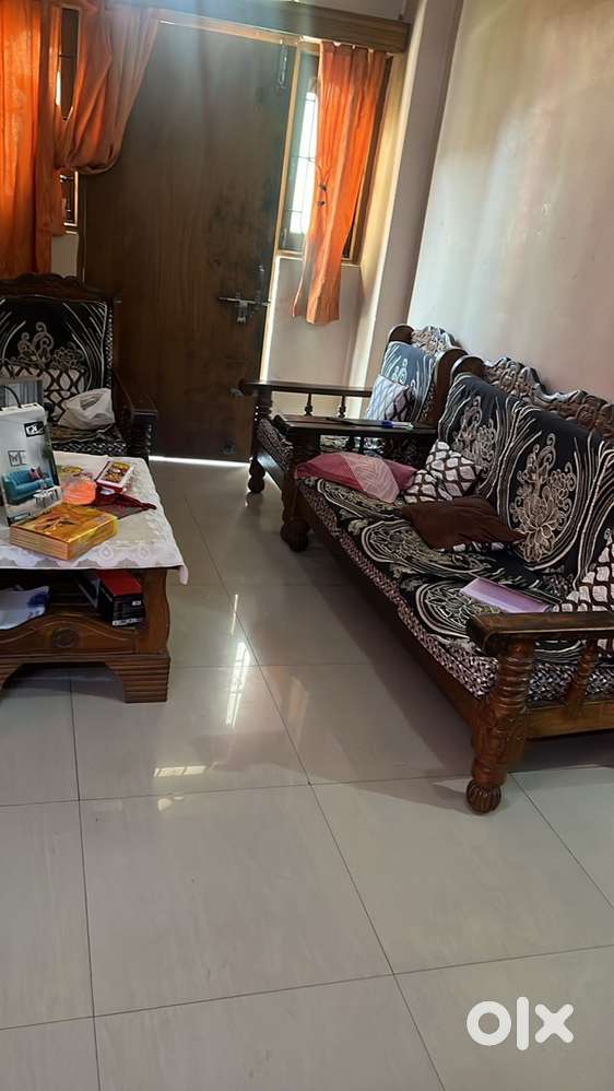 5 setter sofa, 6 setter dining table and a central table