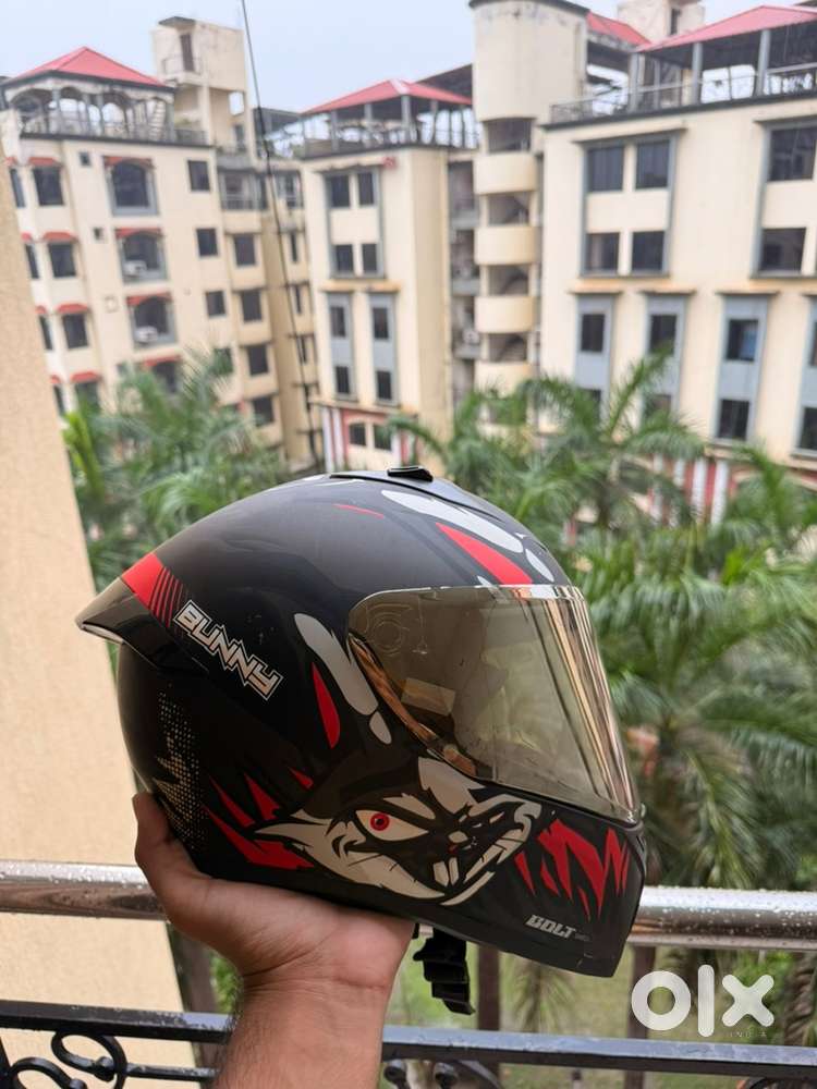 helmet with bluetooth speaker and matching gloves