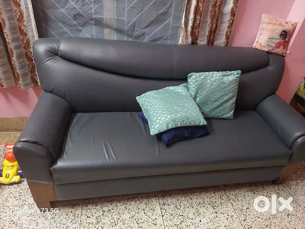 Premium 3+1+1 Leatherette Sofa Set – Excellent Condition!