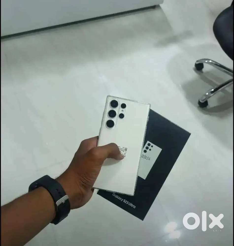 Selling my 6 month old Samsung s23ultra white colour need urgent money