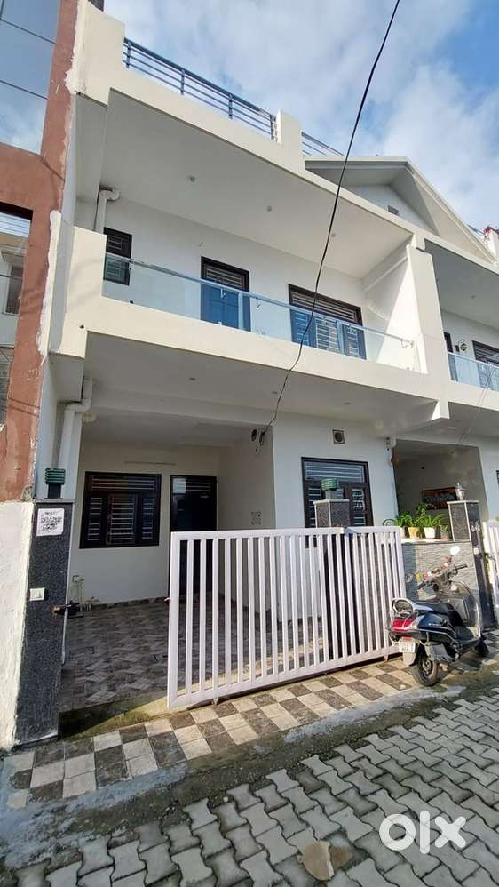 3bhk independent duplex for sale semi furnished plot area 90 gaz near