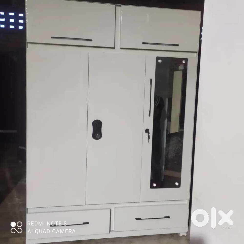 Steel bookshelf almira