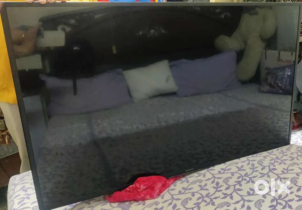 Broken Sony Bravia 108 cm (43 inches) Full HD LED Smart TV KLV-43W672G