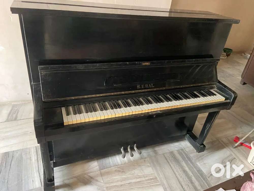 ANTIQUE PIANO