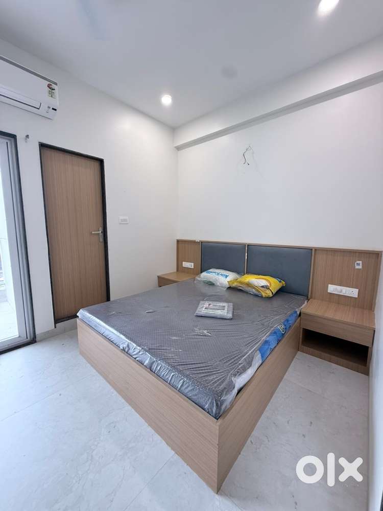 1 rk / 1 bhk semi furnished/ unfinished with balcony modular kitchen