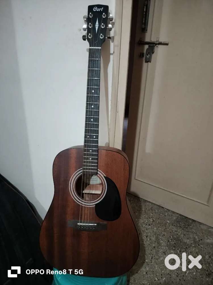 It's a good guitar I am selling for only 4000