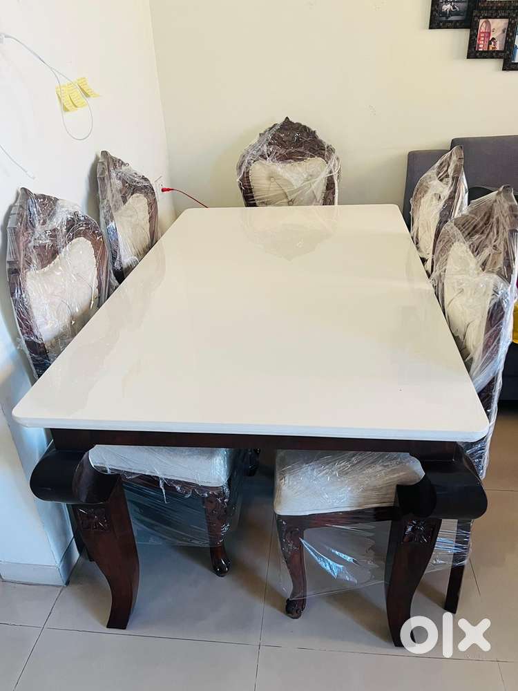 Maharaja Dining table for sell, new condition, with bill