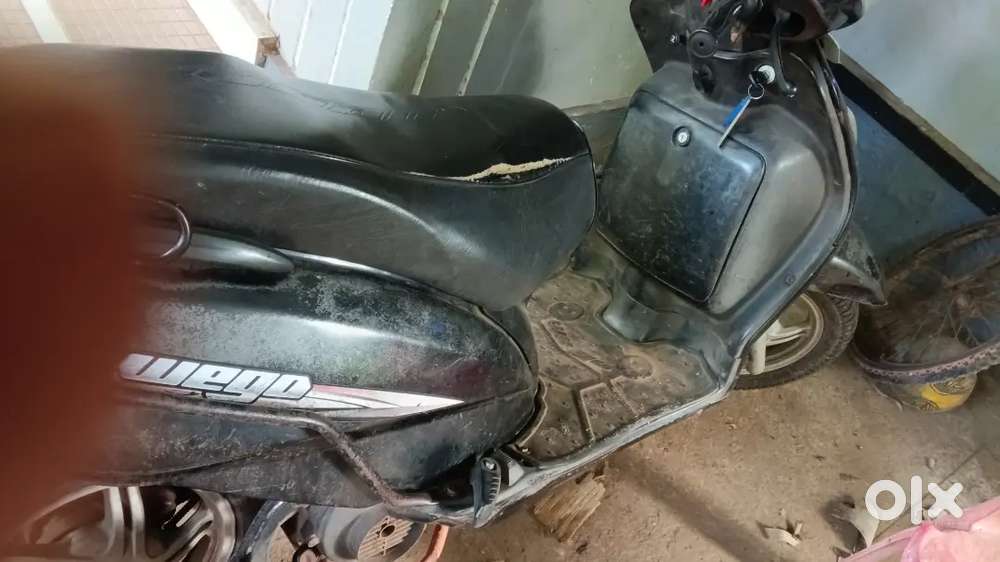 Two wheeler mechanic