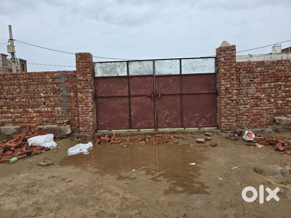 1400 gaz land with boundary wall for rent