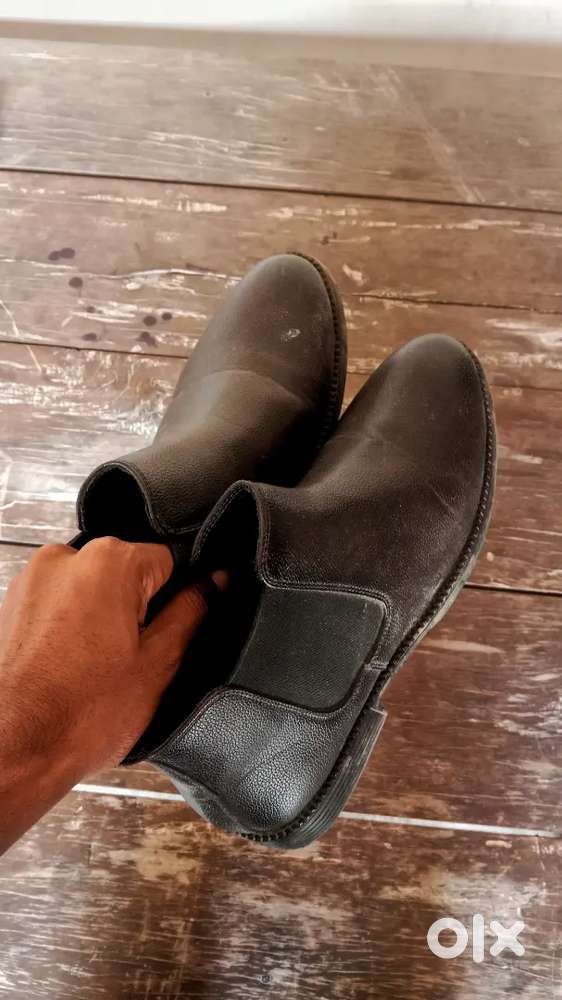 Chelsea Boots sirf ek baar use kiya hua hai. pura new pada hua hai