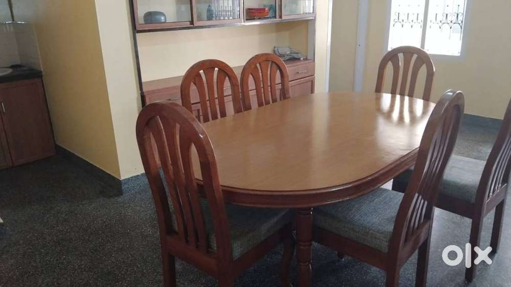 2 BHK FURNISHED 1ST FLOOR FOR FAMILY / WORKING LADIES. CAR PARKING