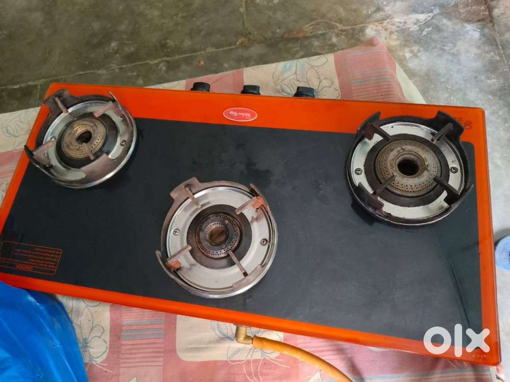 Gas Stove (3-Burner) in Excellent Condition – Great Deal!