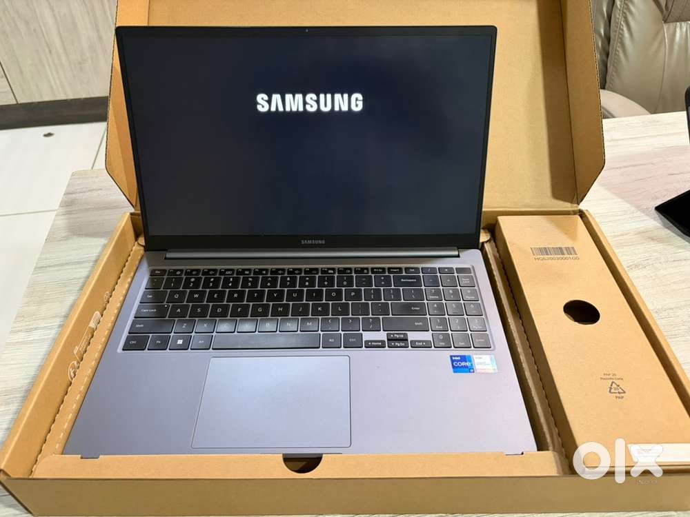 Samsung laptop Book 4 metal Body