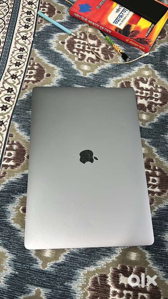 MacBook pro core i7 16/256