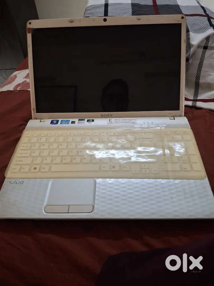 Sony Laptop White / 4 MB RAM