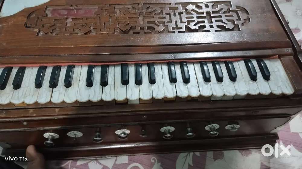HARMONIUM FOR SALE Urgen Sale hai jisko bhi Lena hai jaldi kare